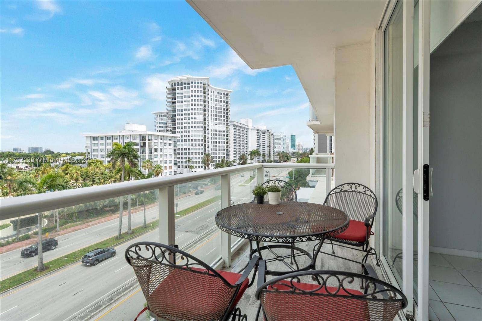Miami Beach, FL 33140,5601 Collins Ave #615