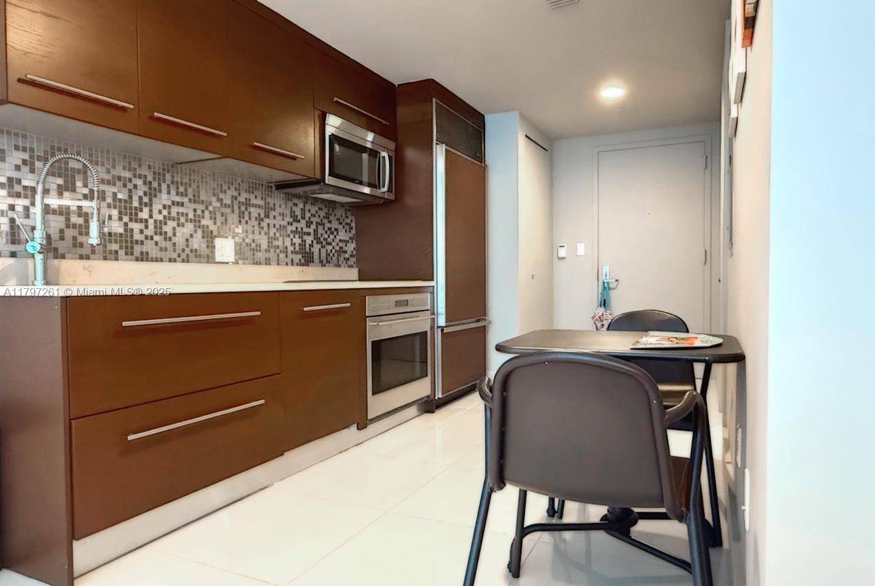 Miami, FL 33131,495 Brickell Ave #4706