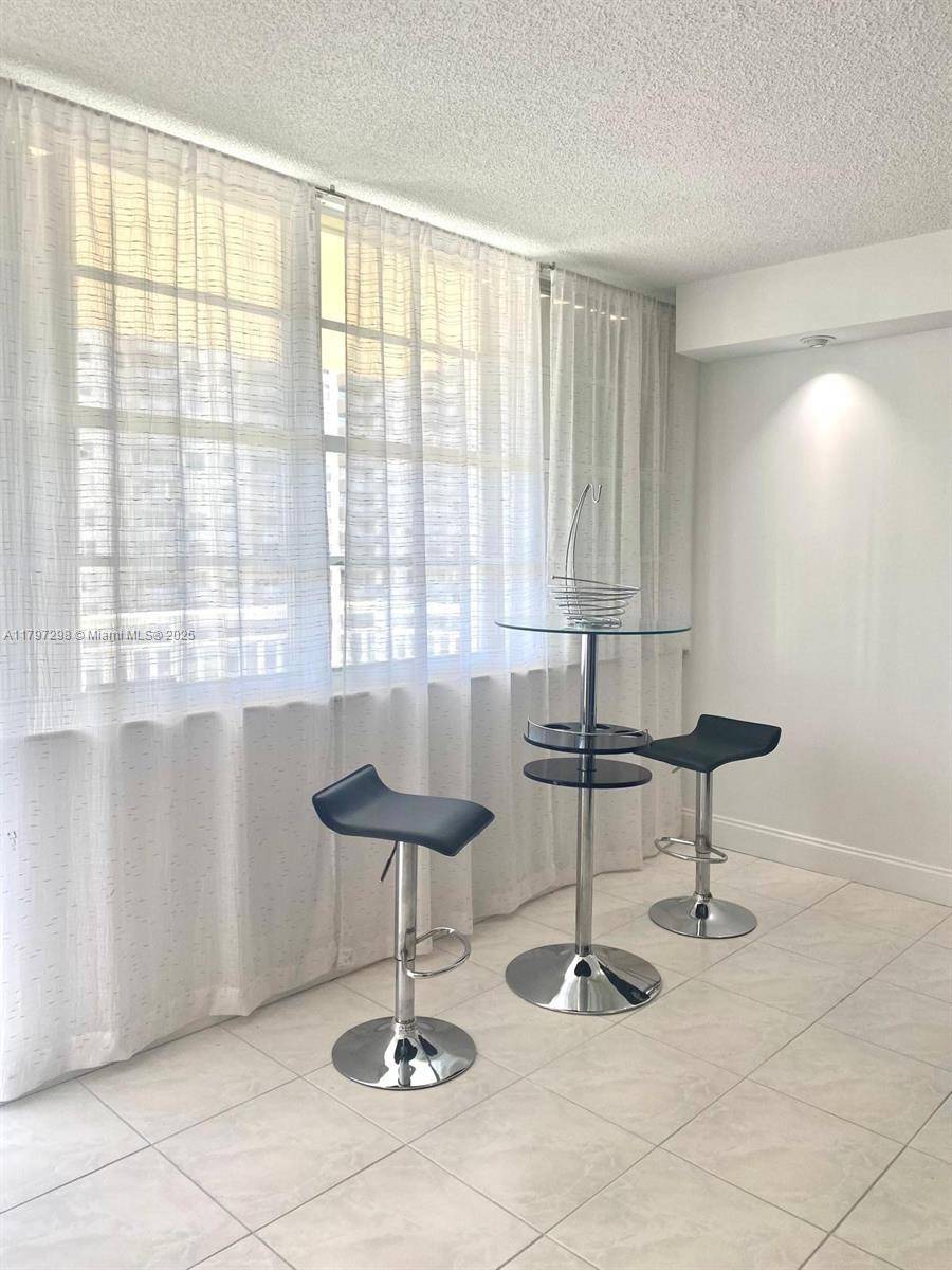 Sunny Isles Beach, FL 33160,251 174th St #515