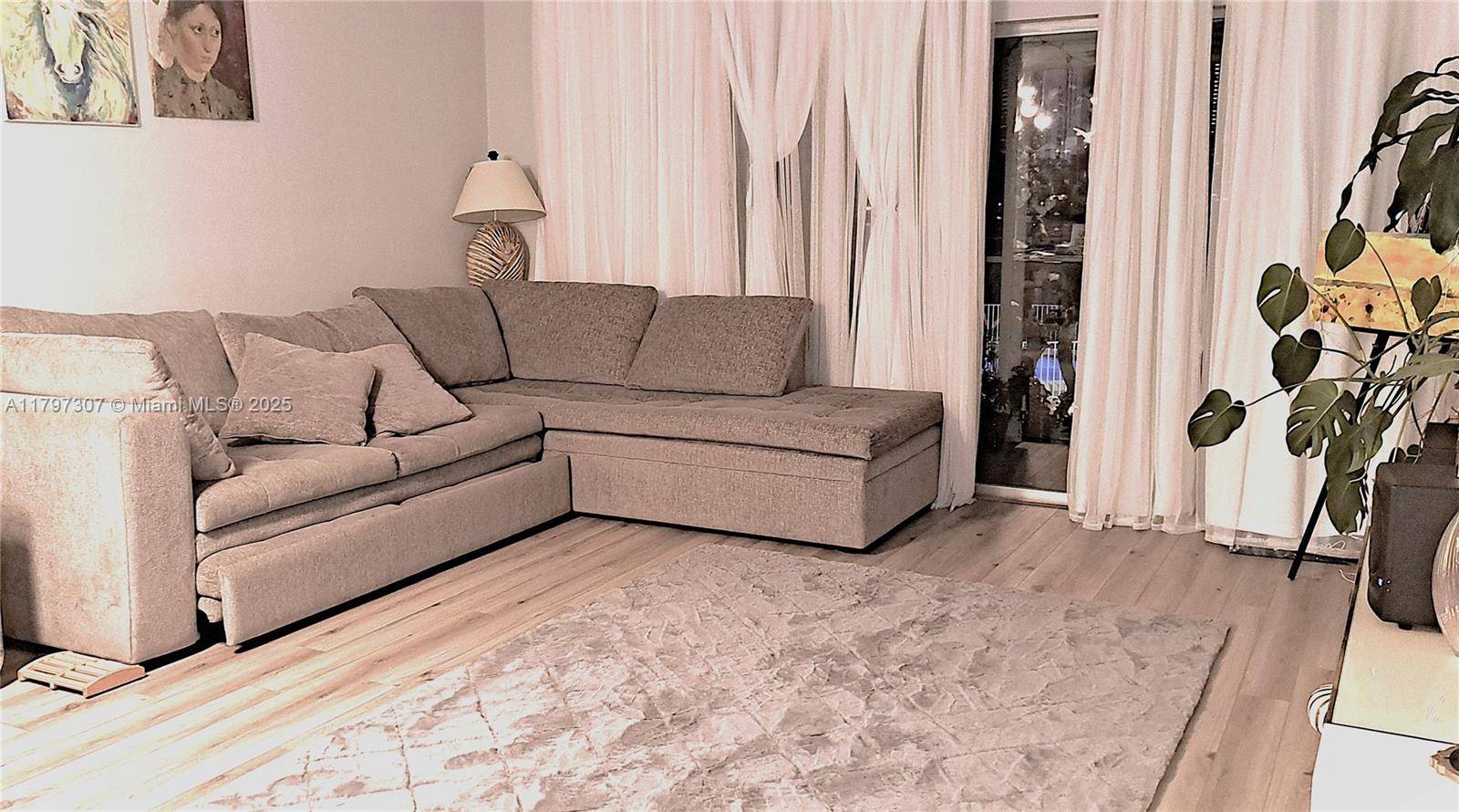 Hallandale Beach, FL 33009,450 GOLDEN ISLES DR #2H