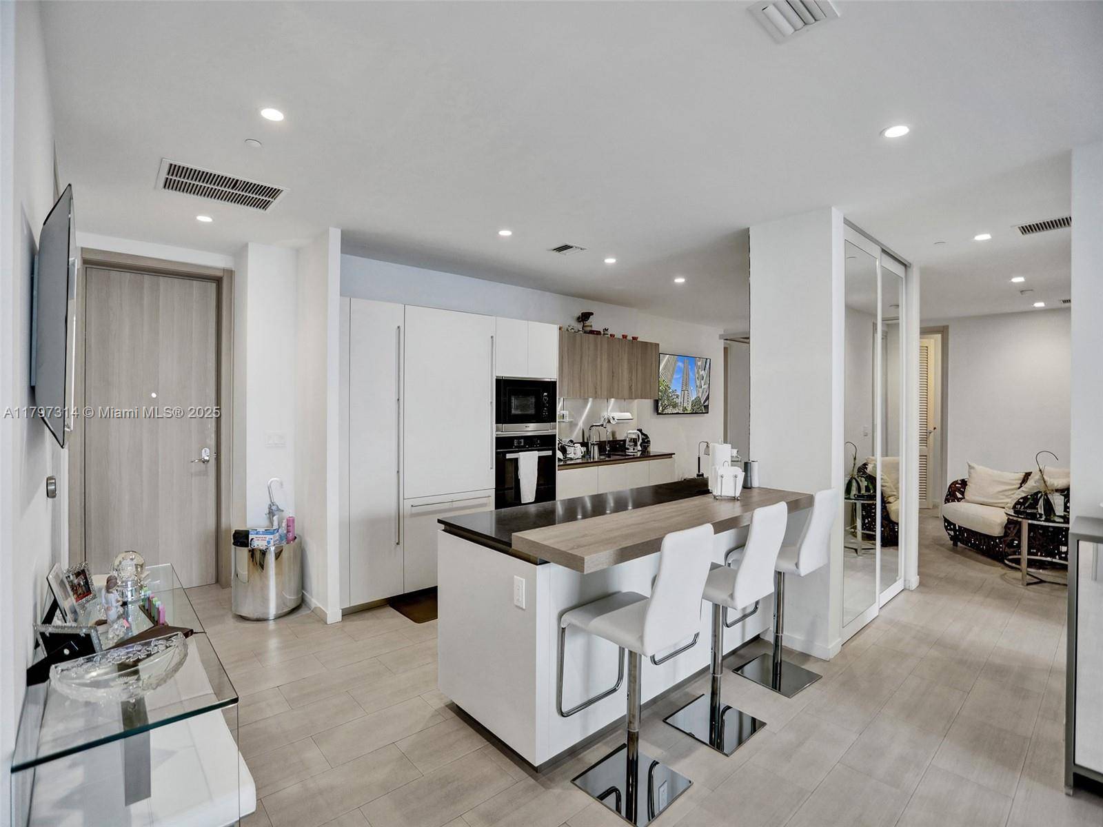 Miami, FL 33131,1000 Brickell Plz #PH5103
