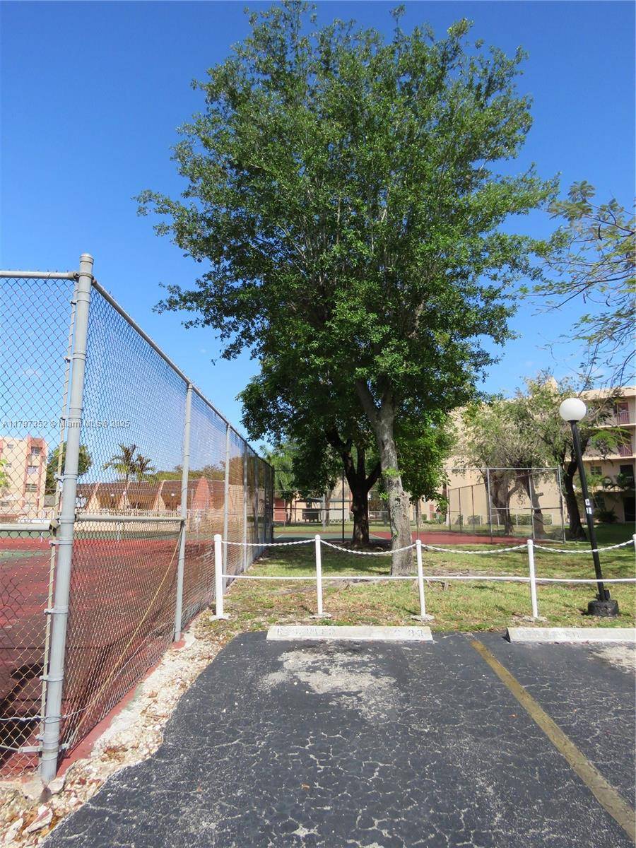 Miami, FL 33183,13707 Kendale Lakes Cir #PH2
