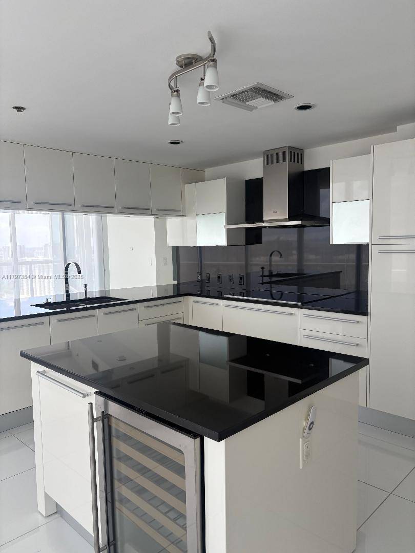 Sunny Isles Beach, FL 33160,17121 Collins Ave #3101