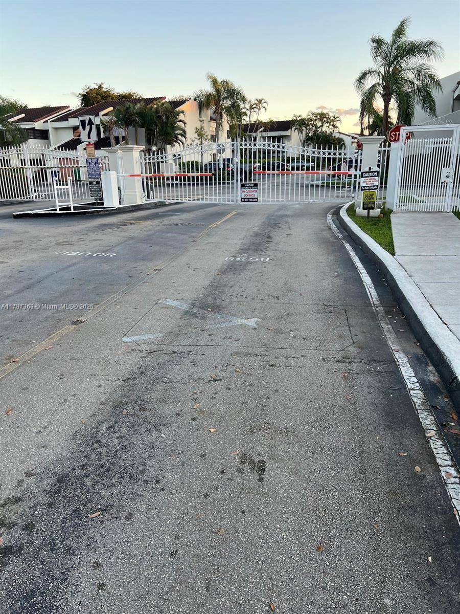 Lauderhill, FL 33319,6695 Racquet Club Dr #196