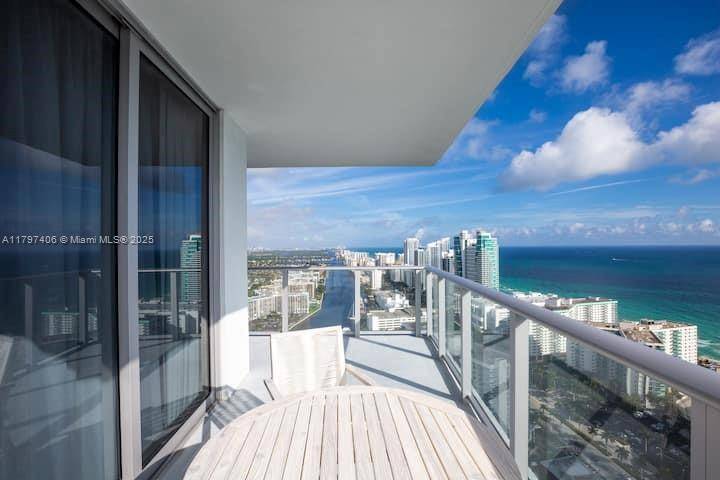 Hollywood, FL 33019,4010 S Ocean Dr #T3501