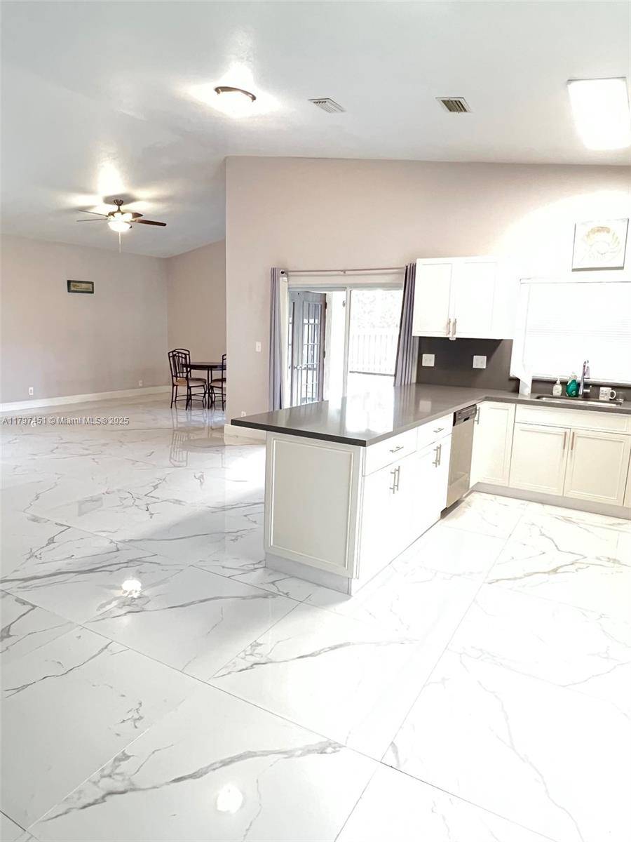 Parkland, FL 33067,6663 Stratford Dr #6663