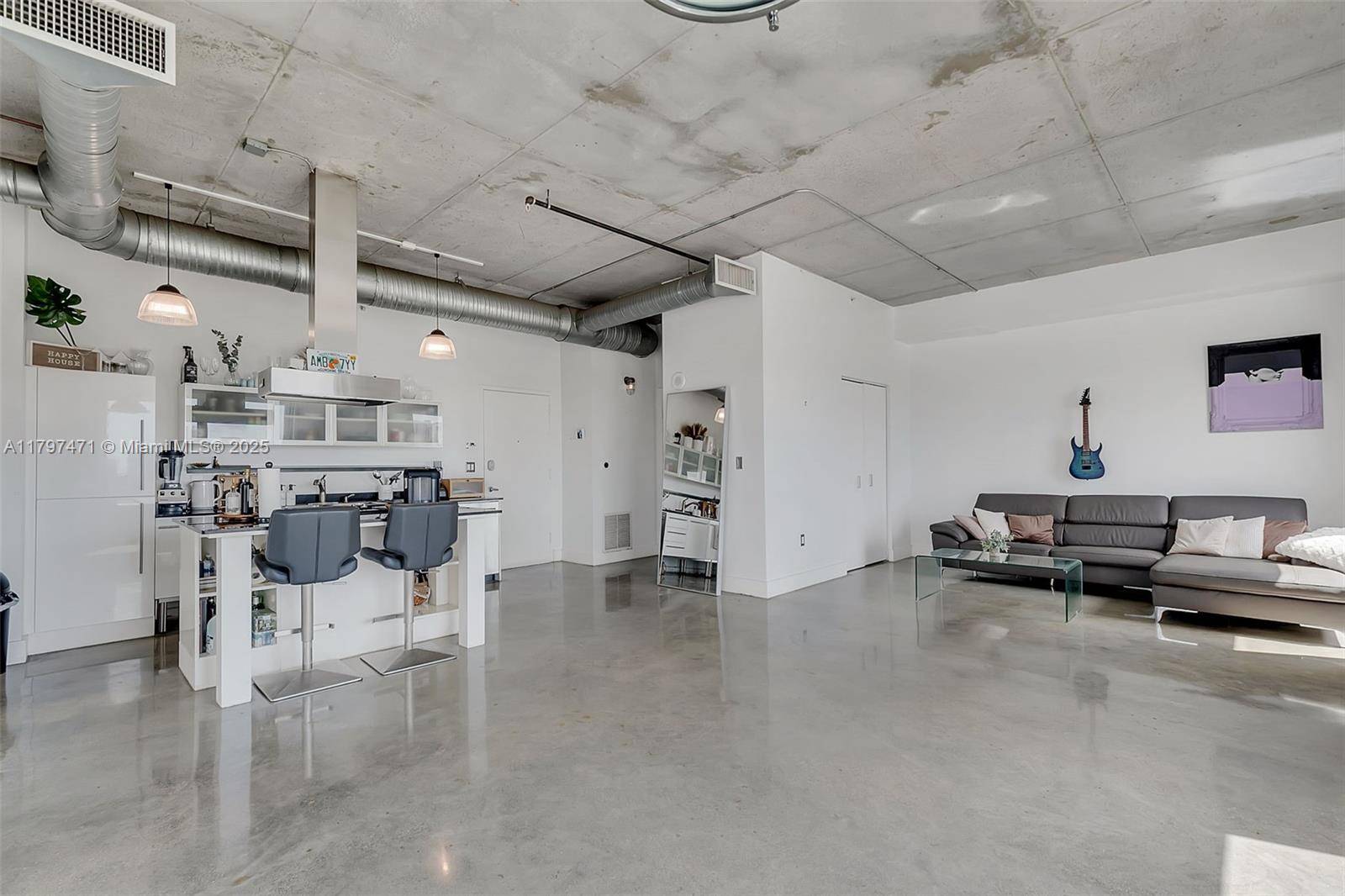 Miami, FL 33130,10 SW South River Dr #1014