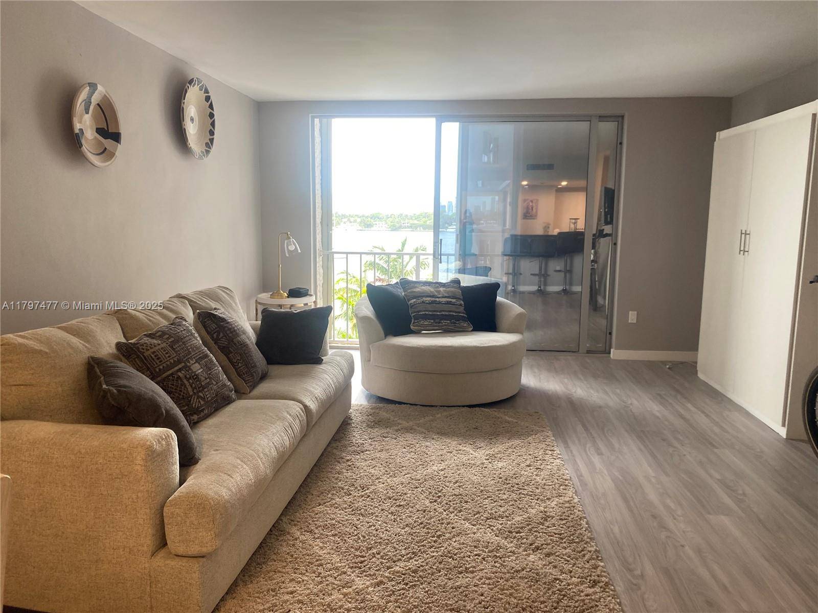 Miami Beach, FL 33139,800 West Ave #533