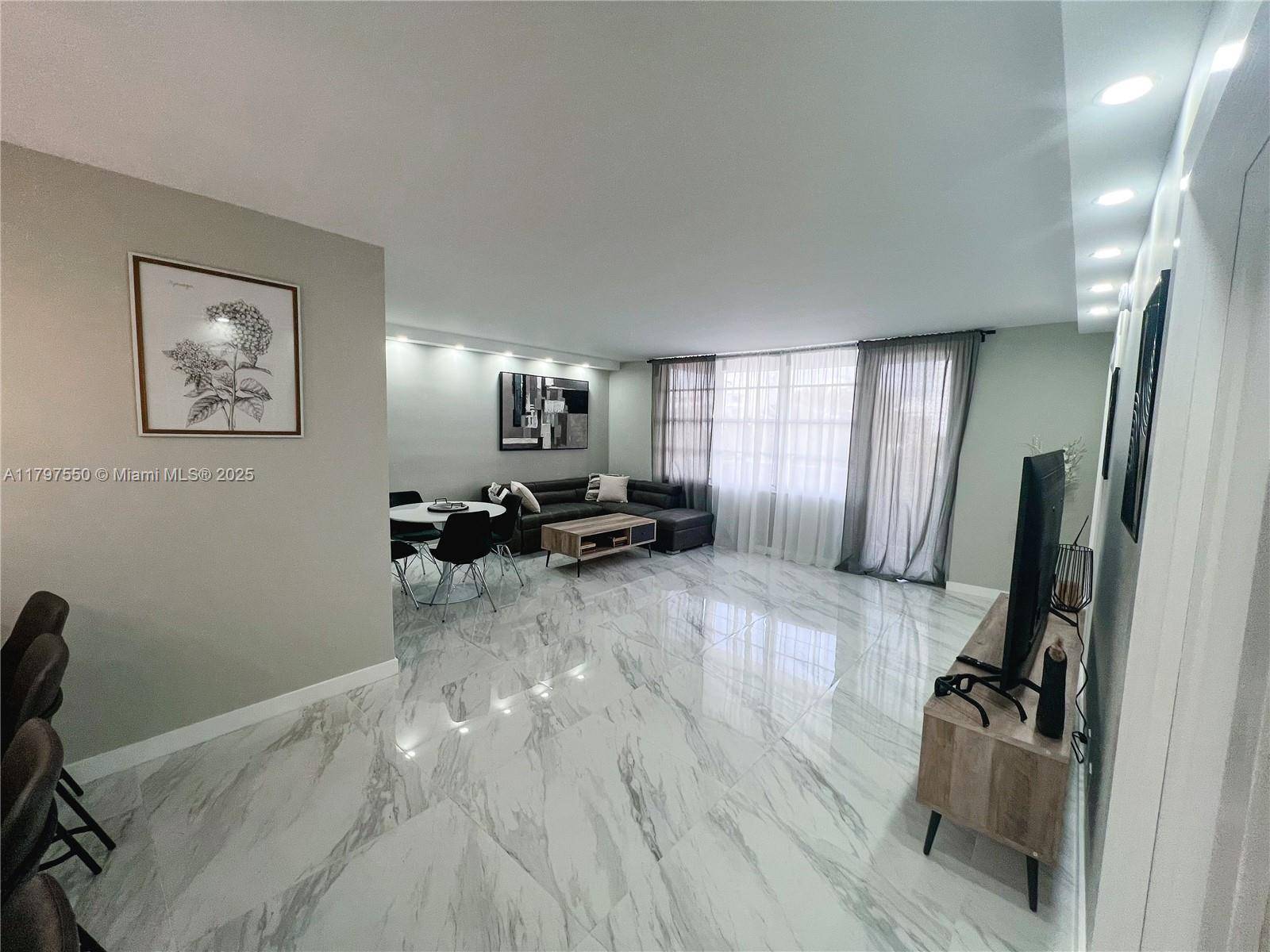 Hollywood, FL 33019,3725 S Ocean Dr #425