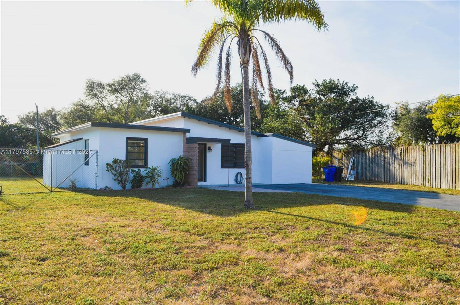 West Park, FL 33023,16 Allen Rd #1