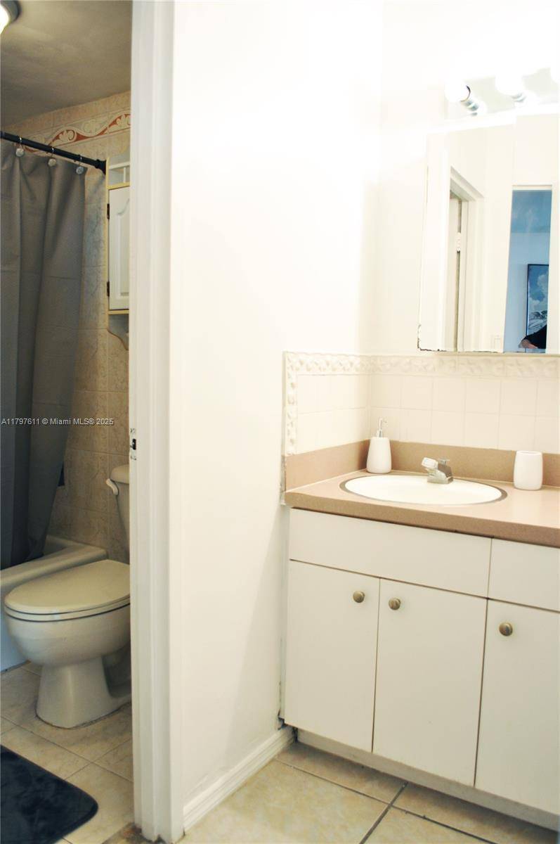 Miami Beach, FL 33139,100 Lincoln Rd #1220