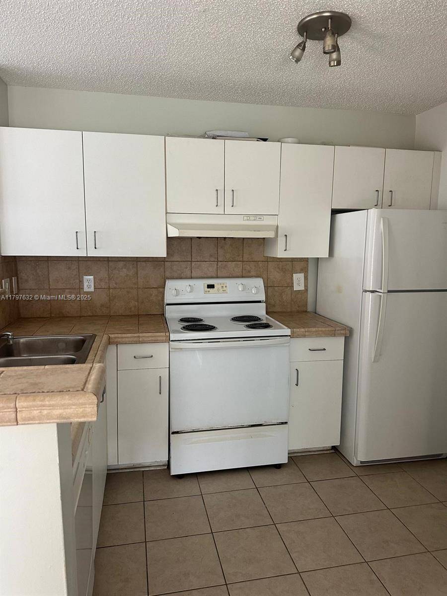 West Palm Beach, FL 33409,1721 Village Blvd #208