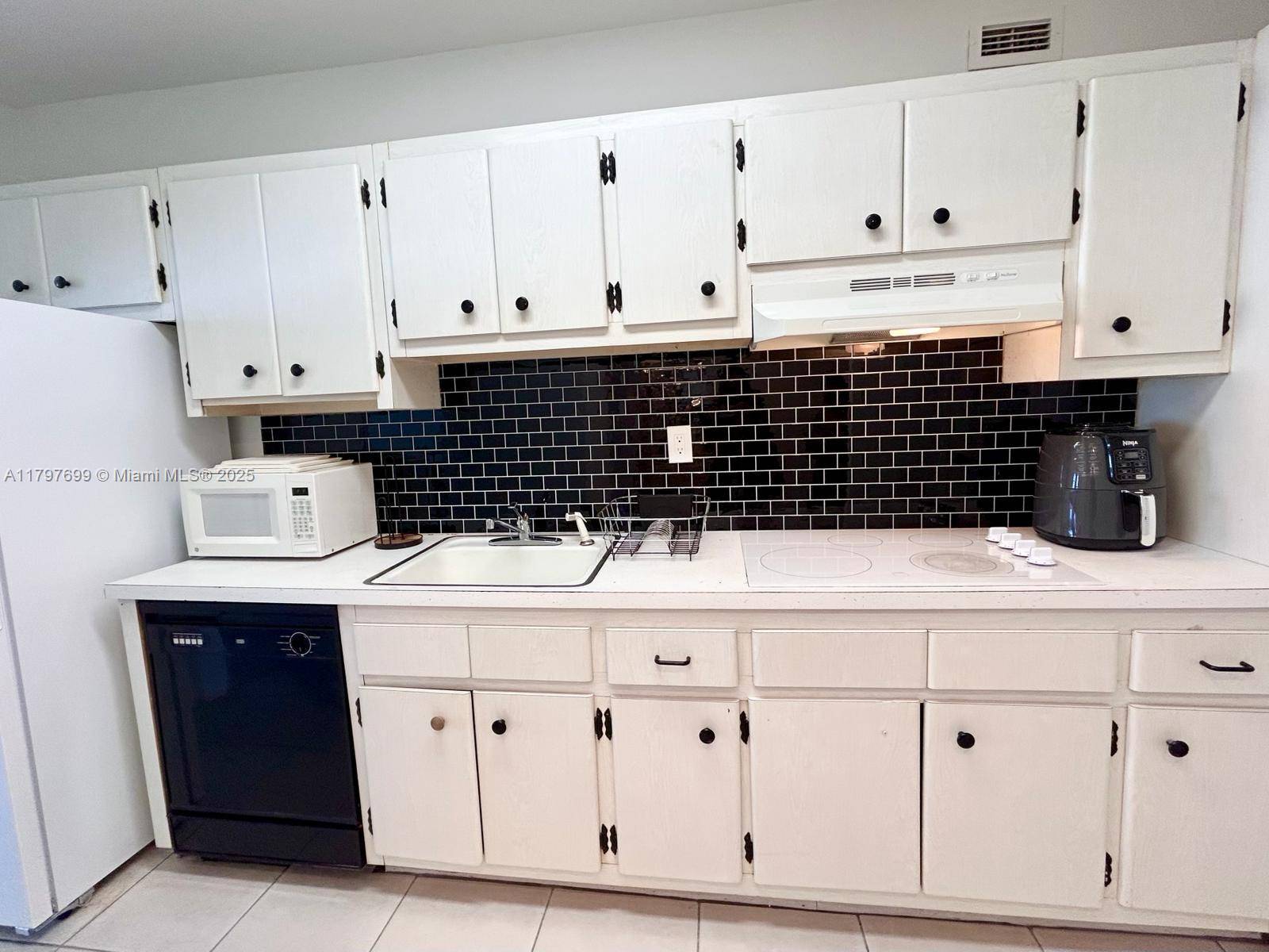 Miami Beach, FL 33139,100 Lincoln Rd #412