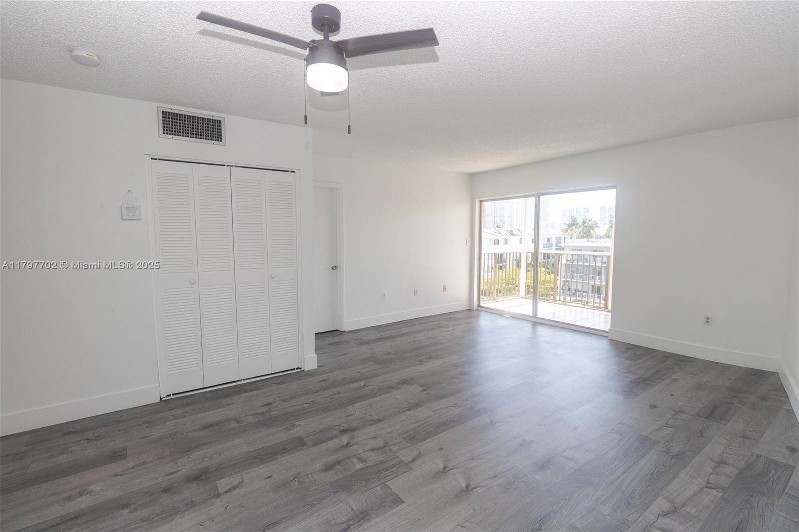 North Miami Beach, FL 33160,3948 NE 169th St #505