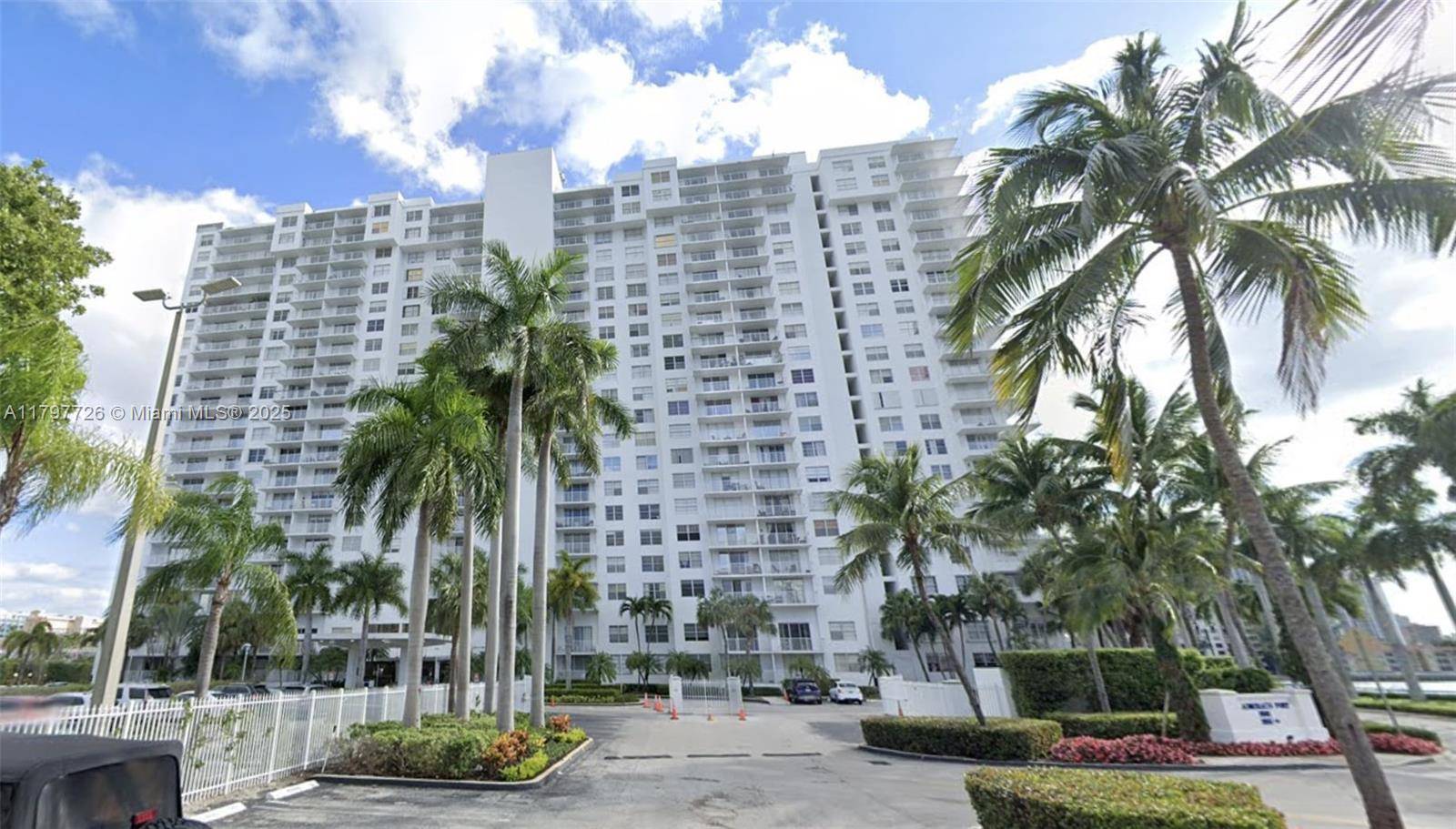 Aventura, FL 33160,2851 NE 183rd St #501E
