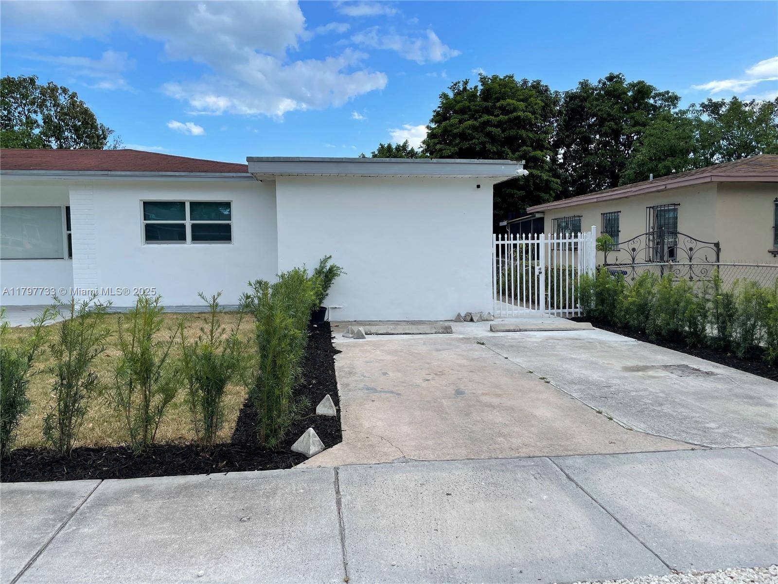 Miami, FL 33162,320 NE 160th St #B