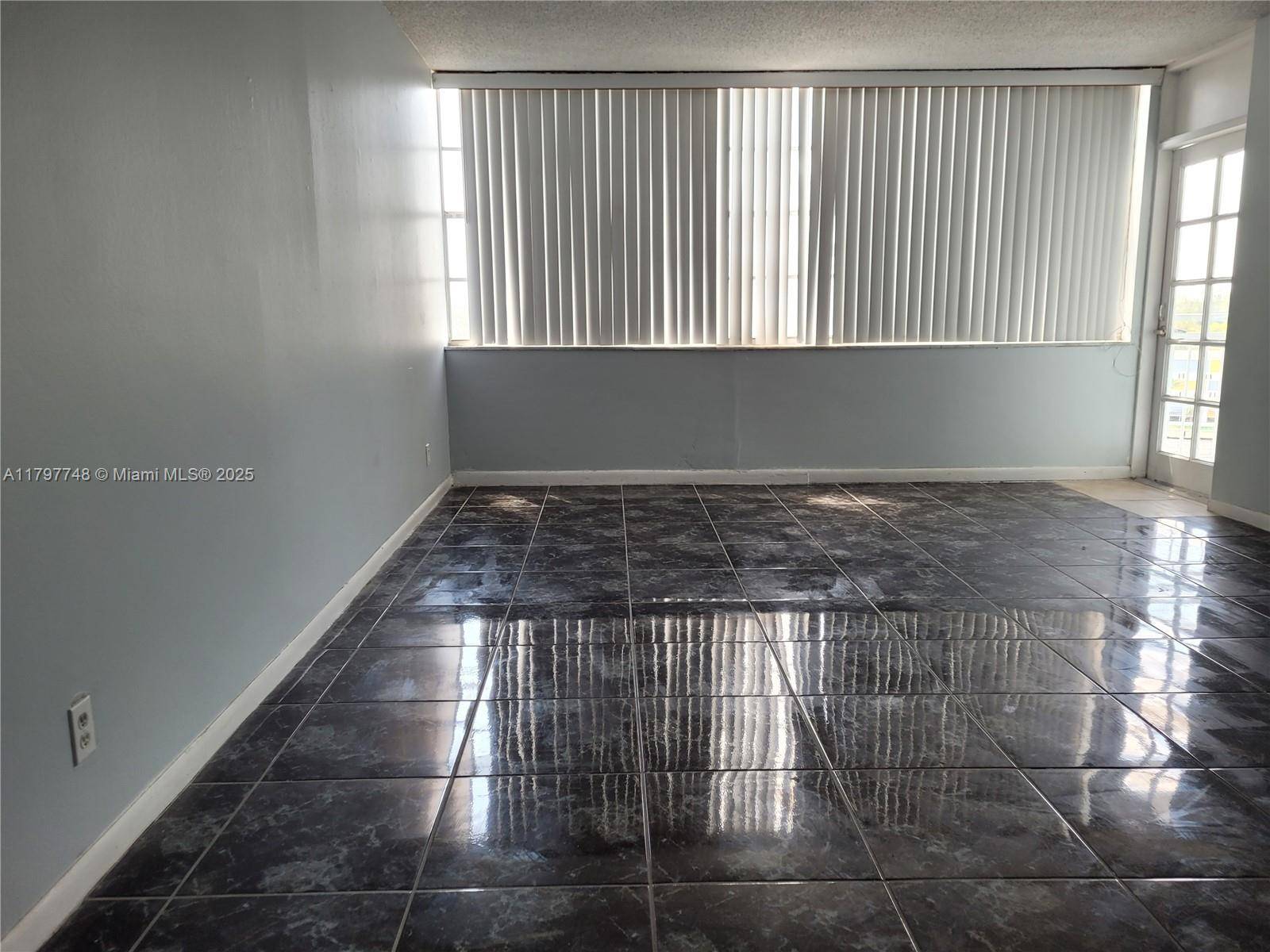 North Miami Beach, FL 33162,2025 NE 164th St #819