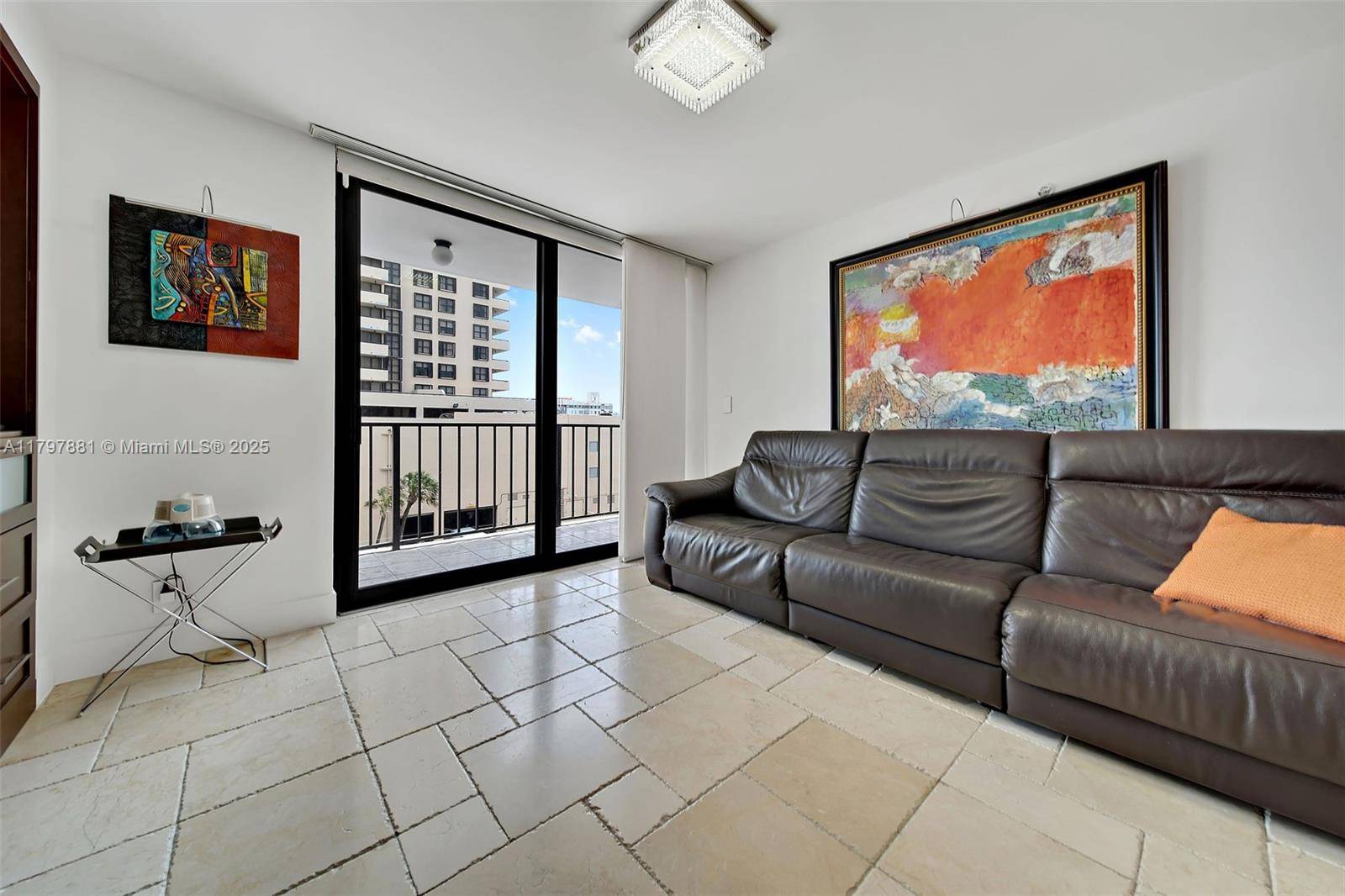 Miami Beach, FL 33140,2625 Collins Ave #402