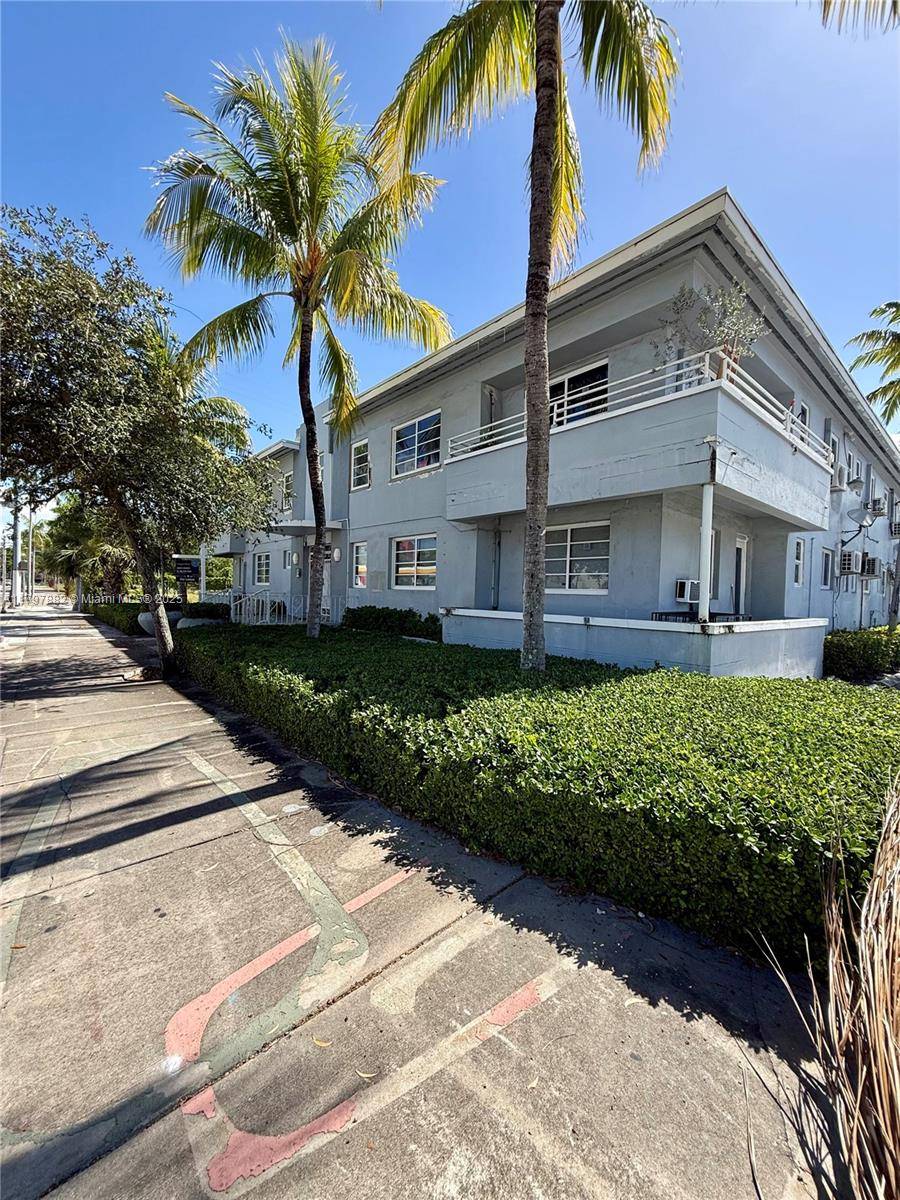 Miami, FL 33137,5305 Biscayne Blvd #204