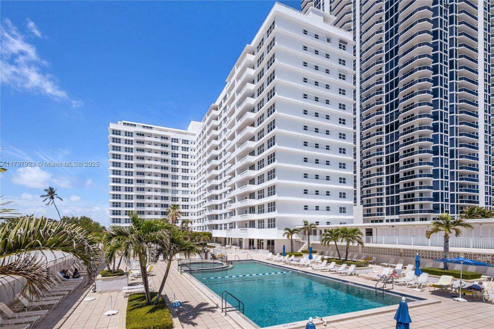 Miami Beach, FL 33140,4747 Collins Ave #PH04