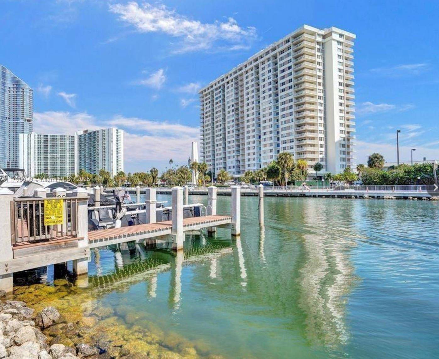 Sunny Isles Beach, FL 33160,400 Kings Point Dr #810