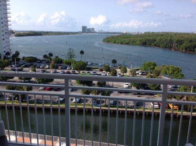 Sunny Isles Beach, FL 33160,400 Kings Point Dr #810