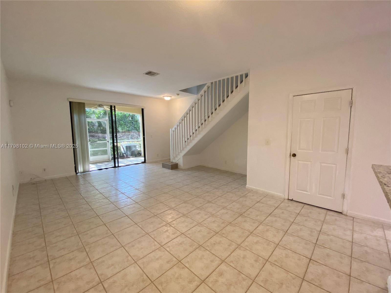 Weston, FL 33332,4114 Forest Dr #4114