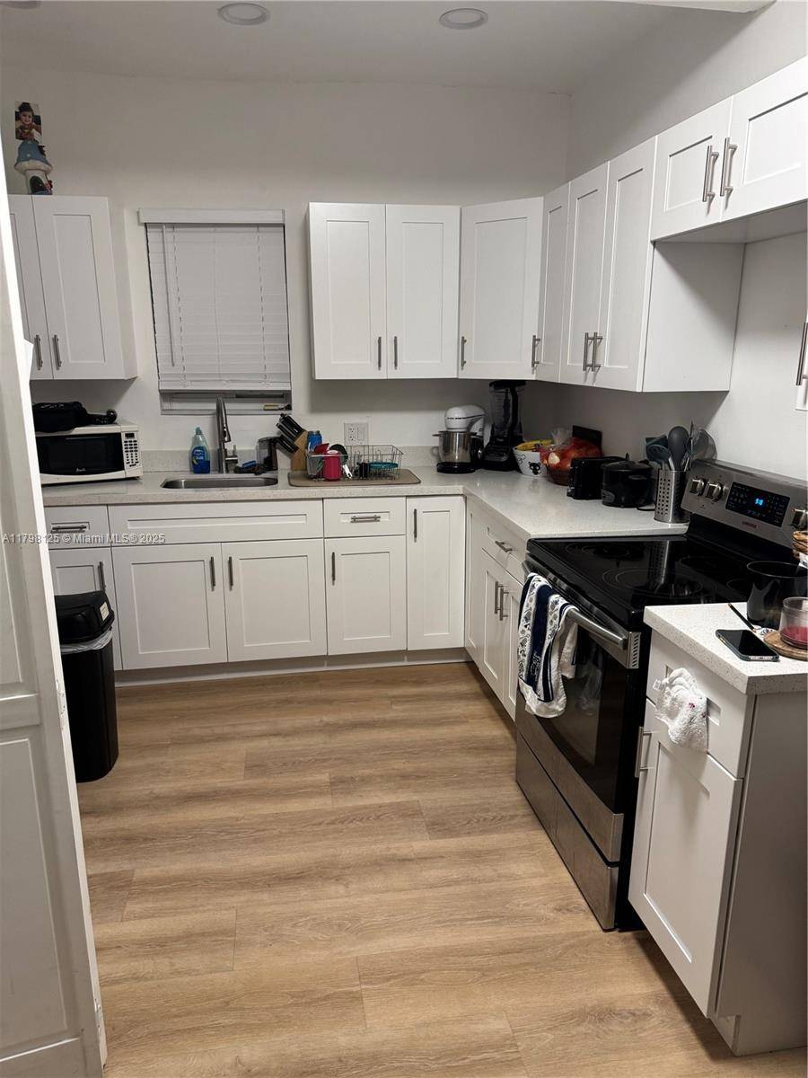Hollywood, FL 33019,817 Tyler St #1
