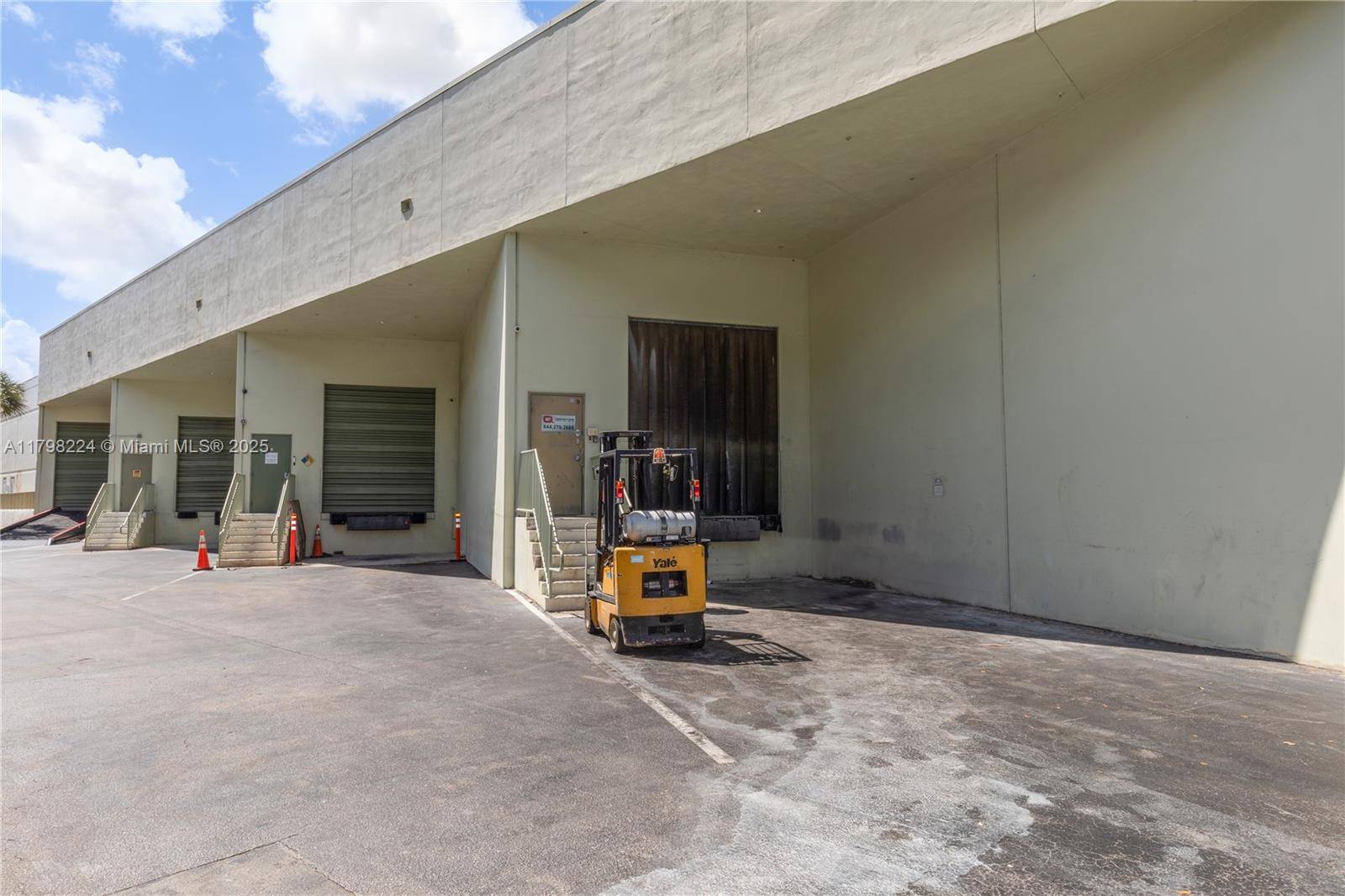 Boca Raton, FL 33487,1200 S Rogers Cir #9