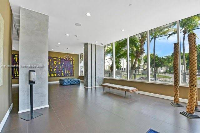Miami Beach, FL 33139,2100 Park Ave #404