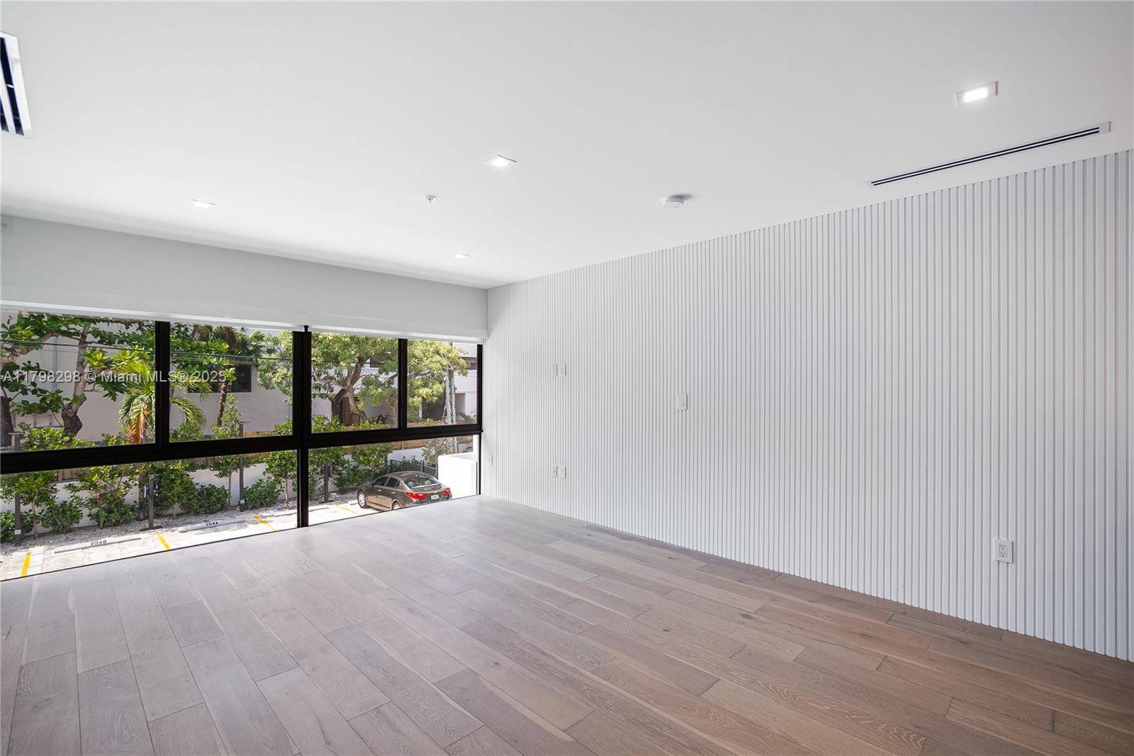 Key Biscayne, FL 33149,204 Sunrise Dr #204D