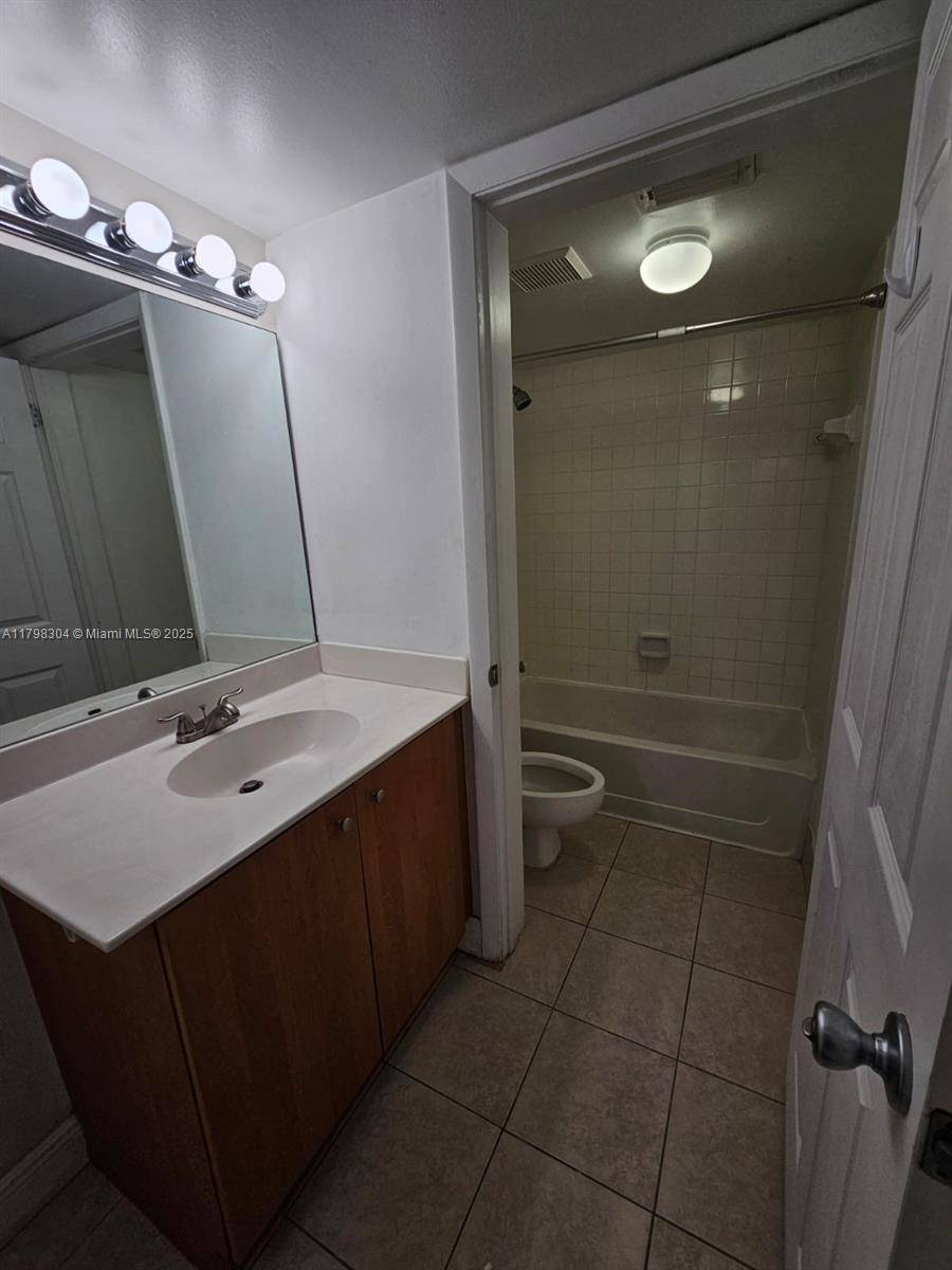 Oakland Park, FL 33309,2861 N Oakland Forest Dr #306
