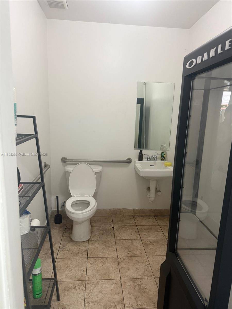 Hialeah Gardens, FL 33018,10760 NW 138th St #3