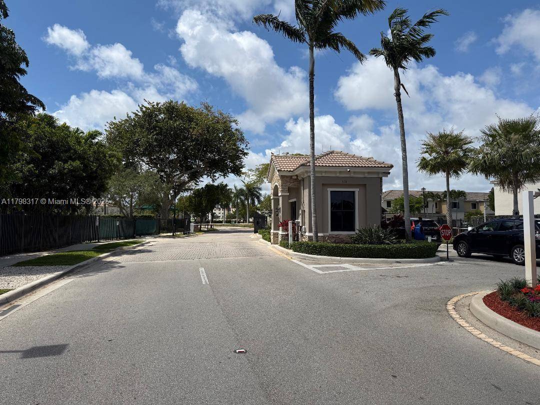 Miami, FL 33179,424 NE 194th Ter
