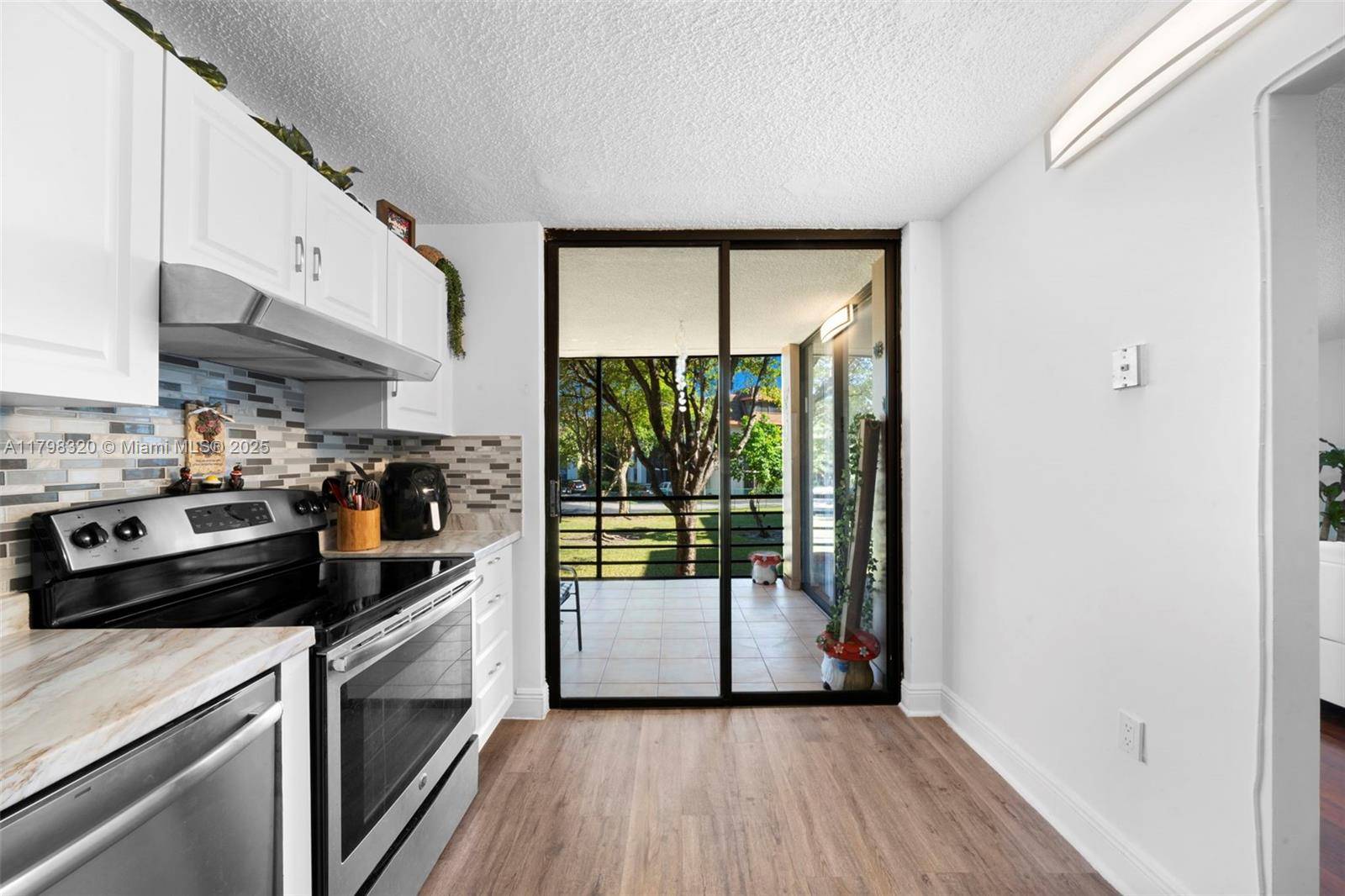 Miami, FL 33179,665 NE 195th St #223
