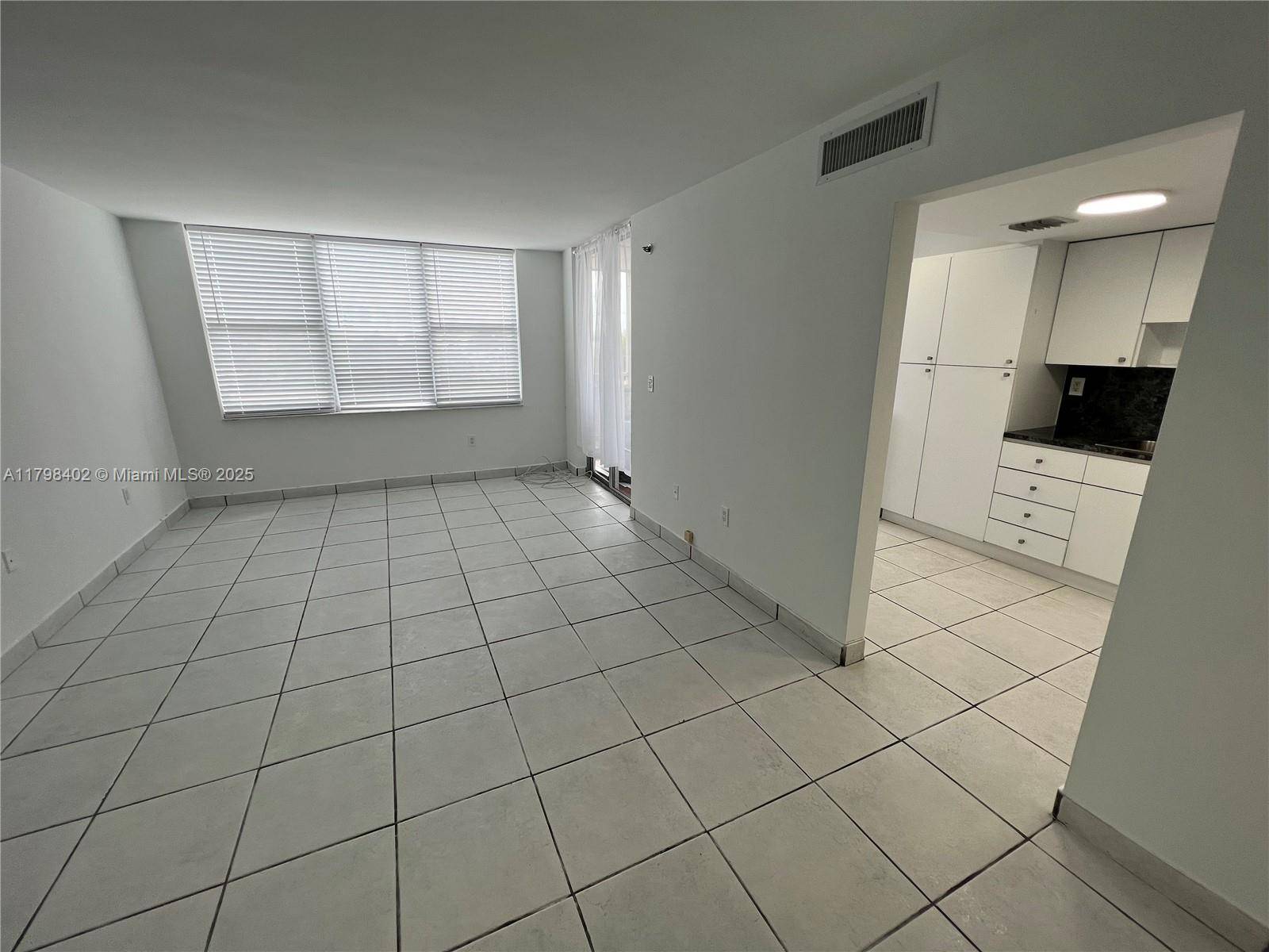 North Miami Beach, FL 33160,17890 W Dixie Hwy 502 Hwy #502