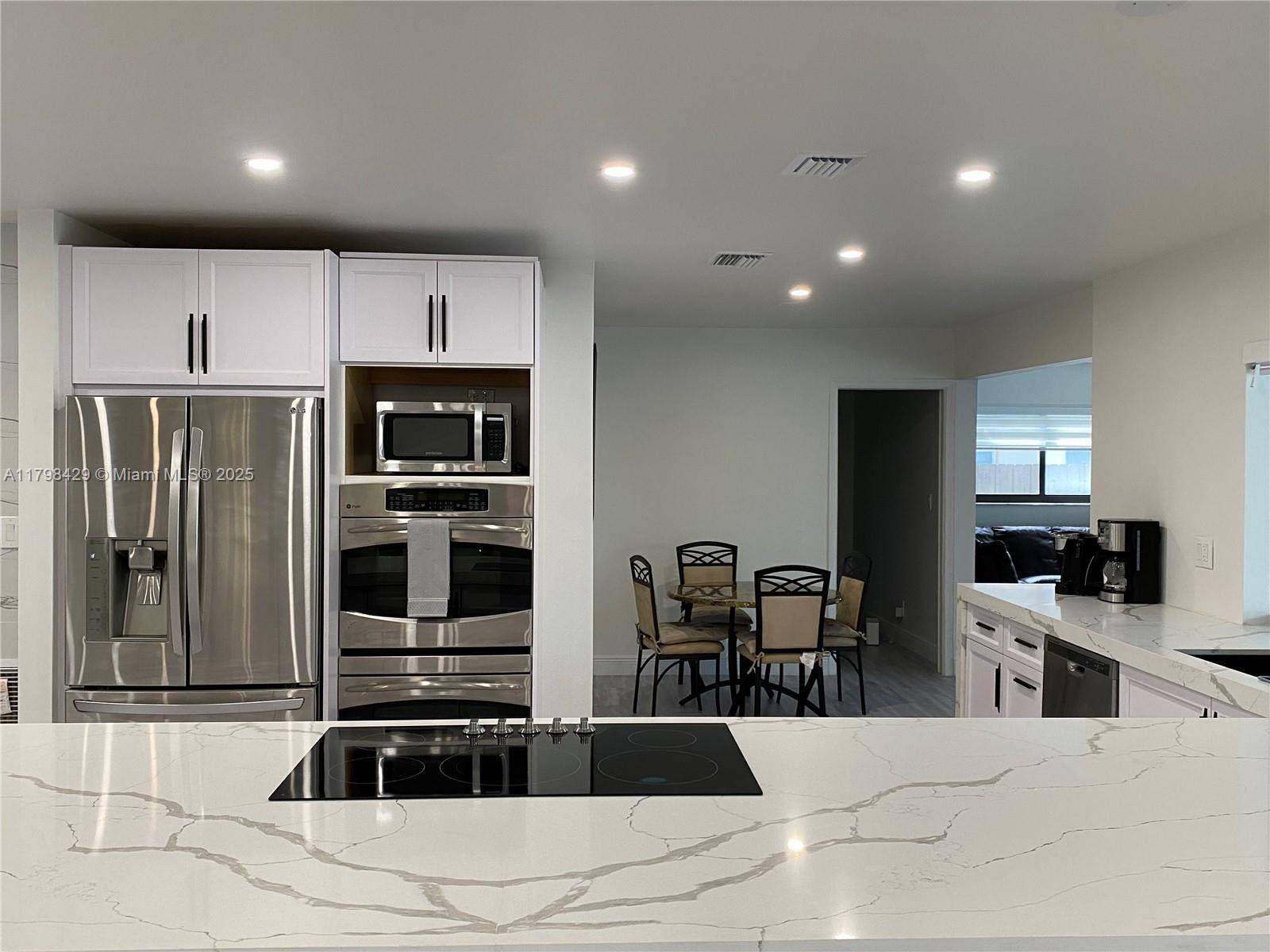 Plantation, FL 33317,810 SW 66th Ave