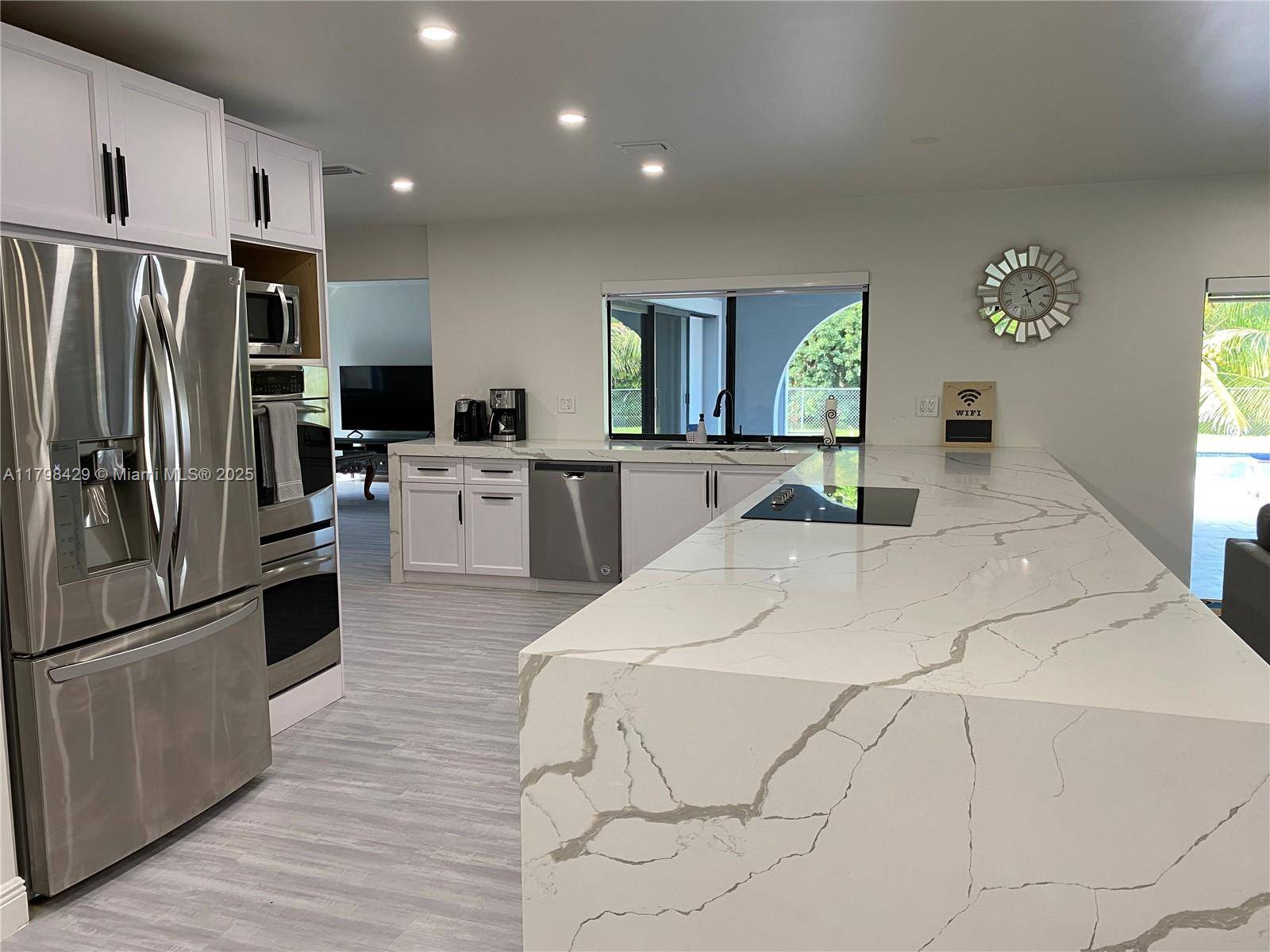 Plantation, FL 33317,810 SW 66th Ave