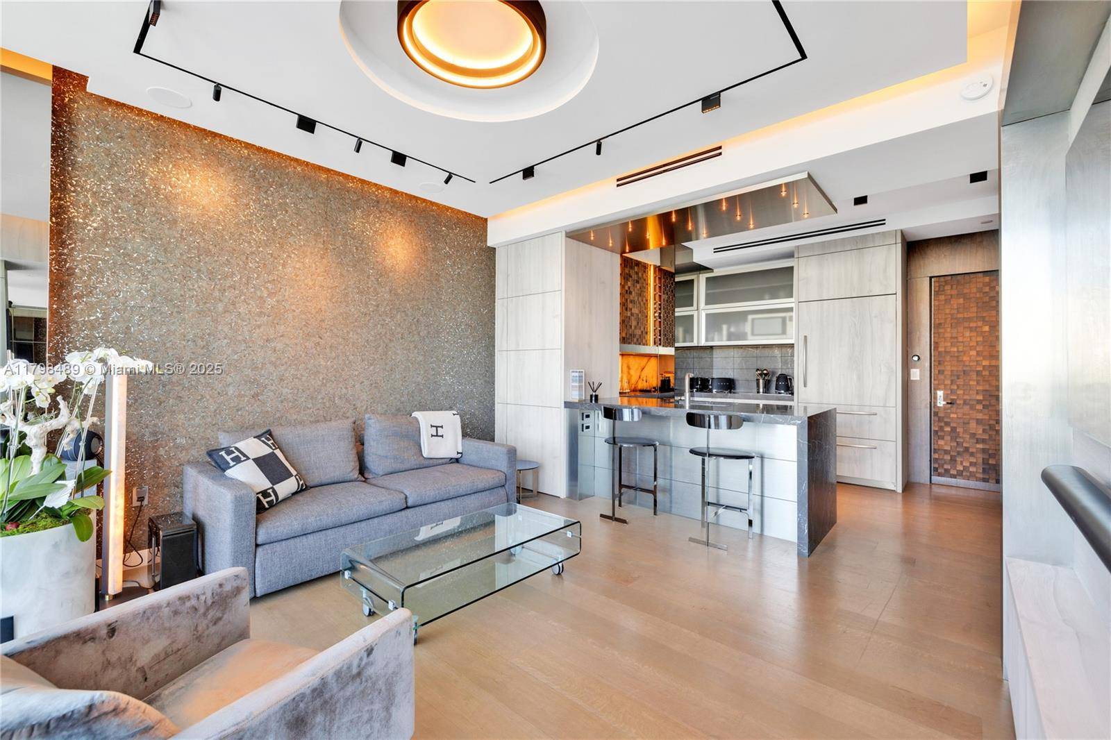 Miami Beach, FL 33139,50 S Pointe Dr #613