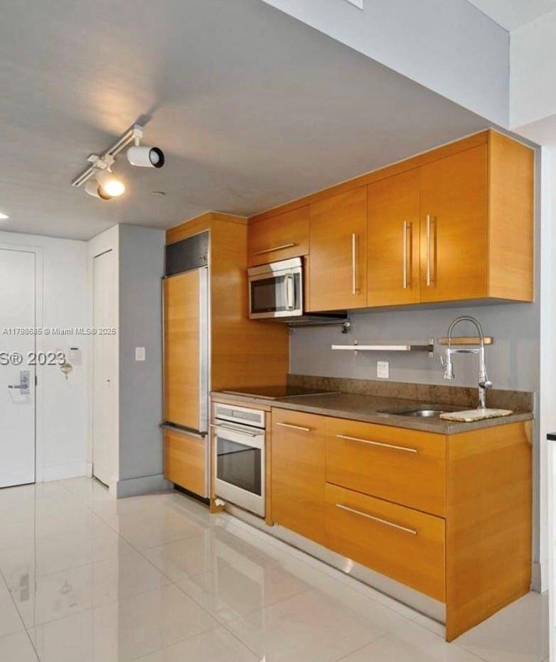 Miami, FL 33131,475 Brickell Ave #3010