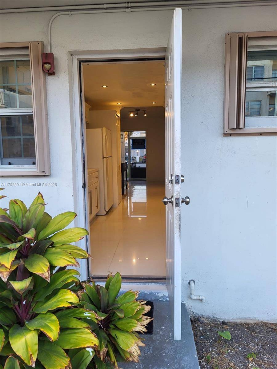 North Miami Beach, FL 33162,1450 NE 170th St #106