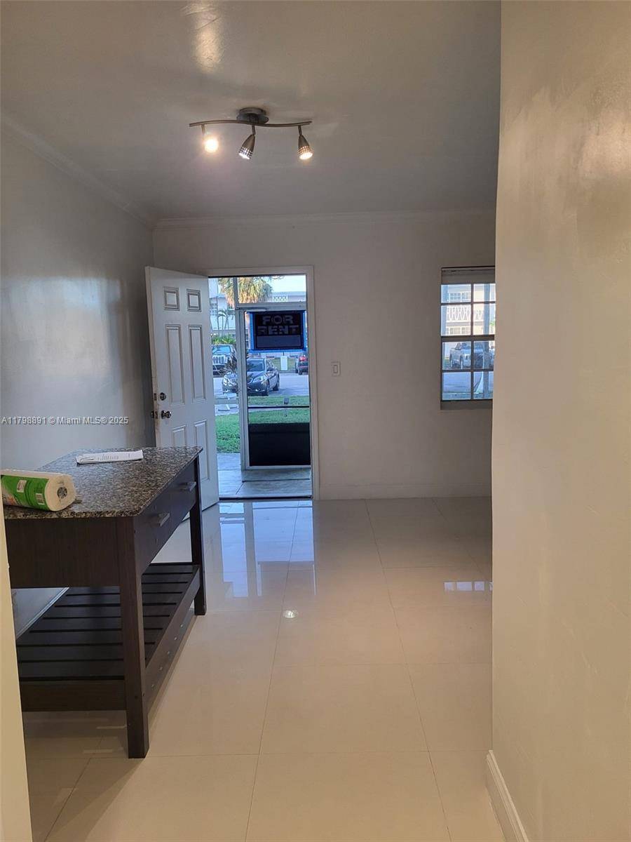 North Miami Beach, FL 33162,1450 NE 170th St #106