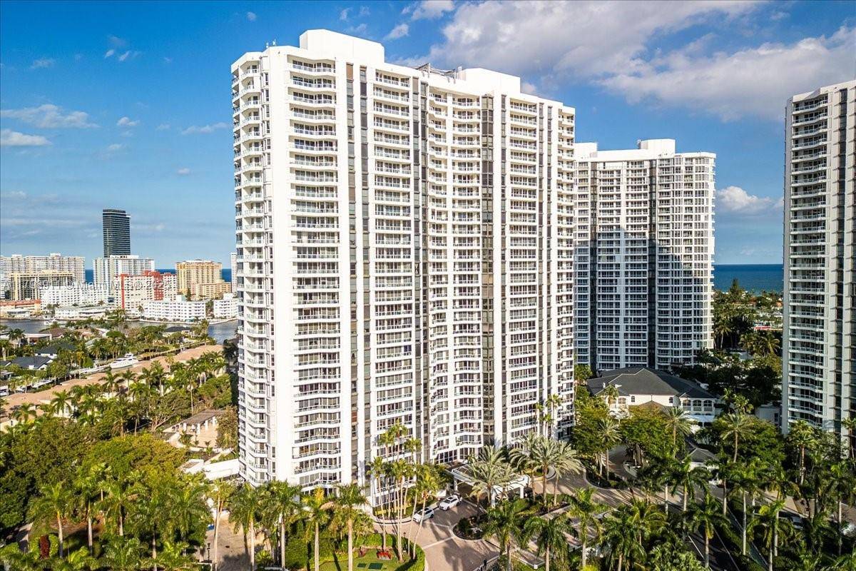 Aventura, FL 33180,21205 Yacht Club Dr #308