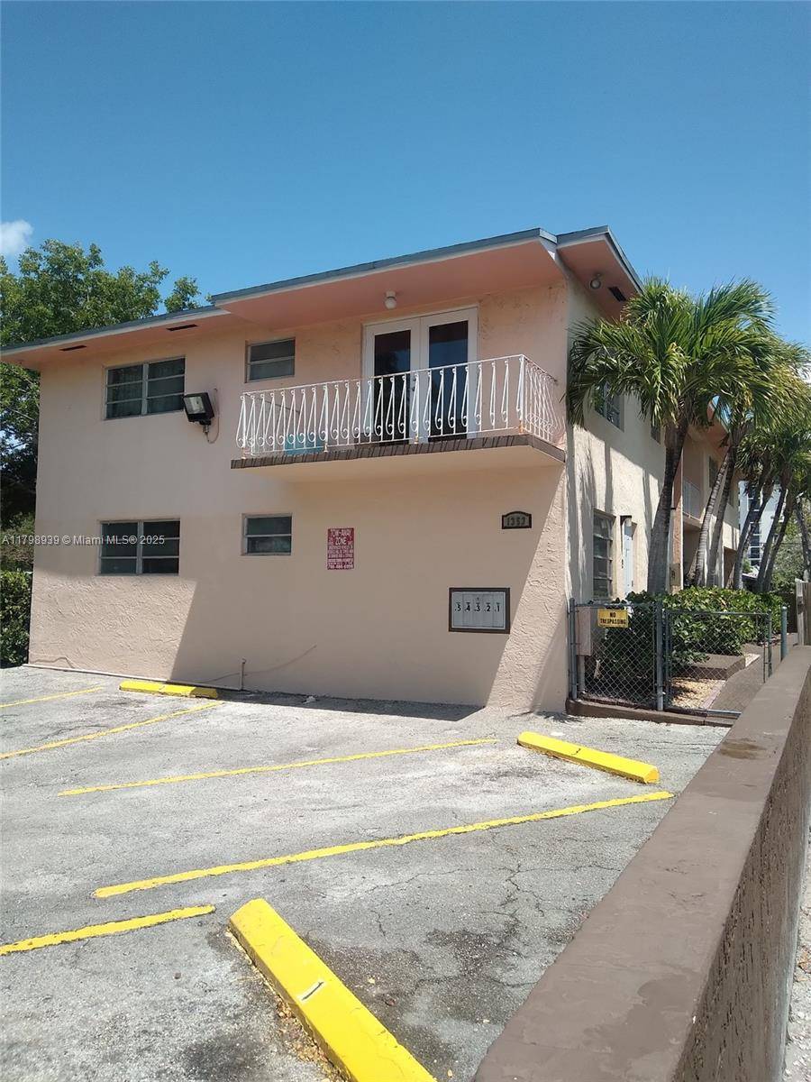 Miami, FL 33125,1353 NW 5 St