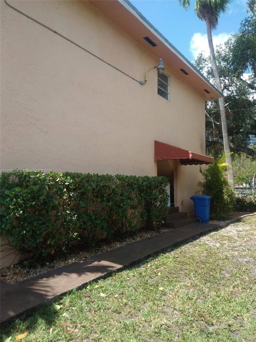 Miami, FL 33125,1353 NW 5th St