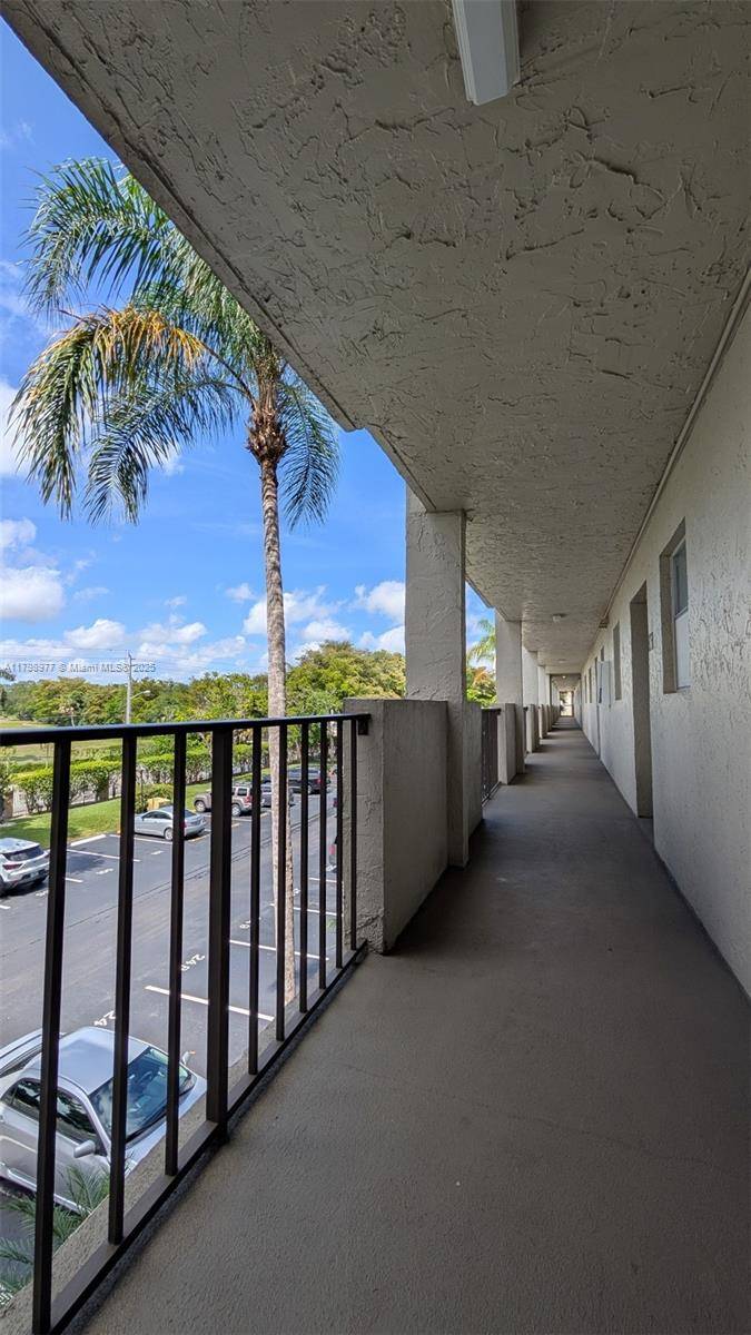 Lauderhill, FL 33319,6080 NW 44th St #305