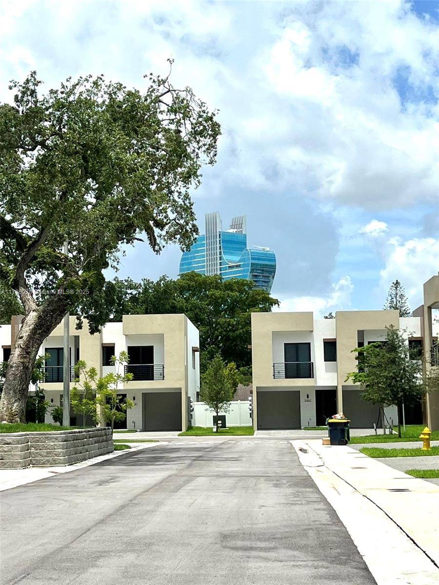 Dania Beach, FL 33314,5521 W Oak Way #5521