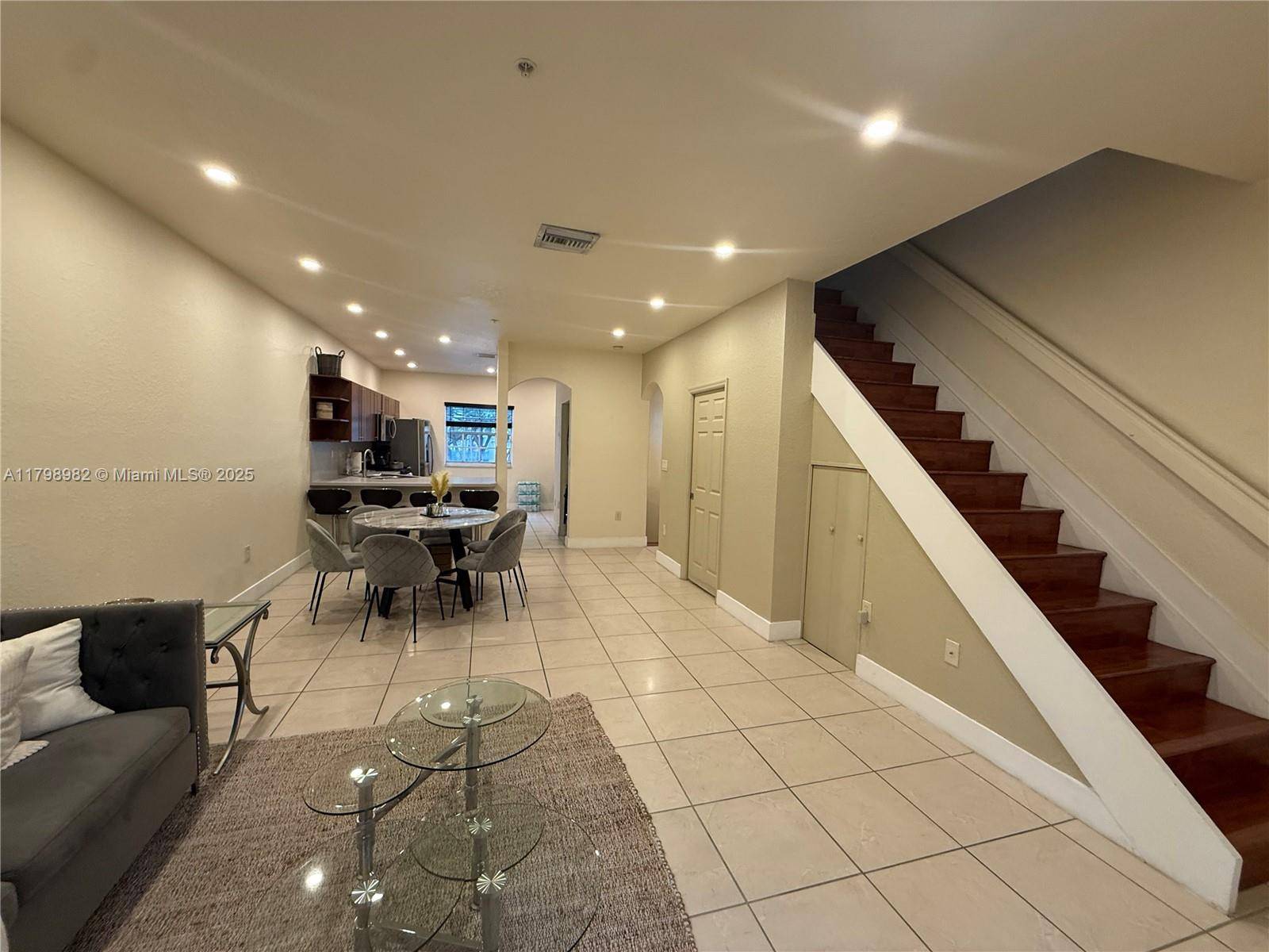 Doral, FL 33178,5660 NW 115th Ct #212