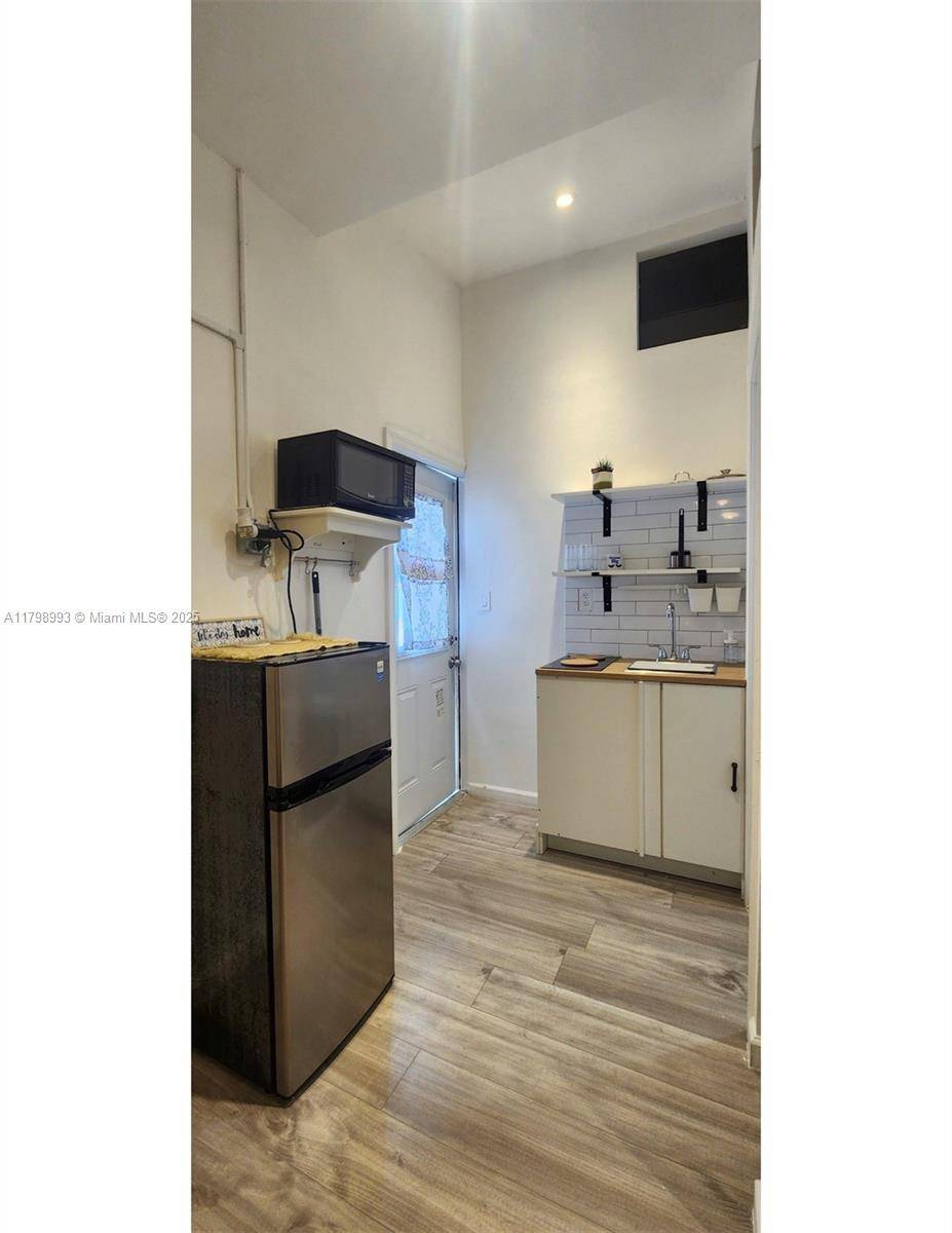 North Miami Beach, FL 33162,1271 NE 153rd St #0