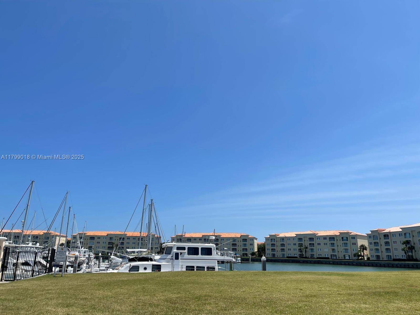 Fort Pierce, FL 34949,19 W Harbour Isle Dr W #201